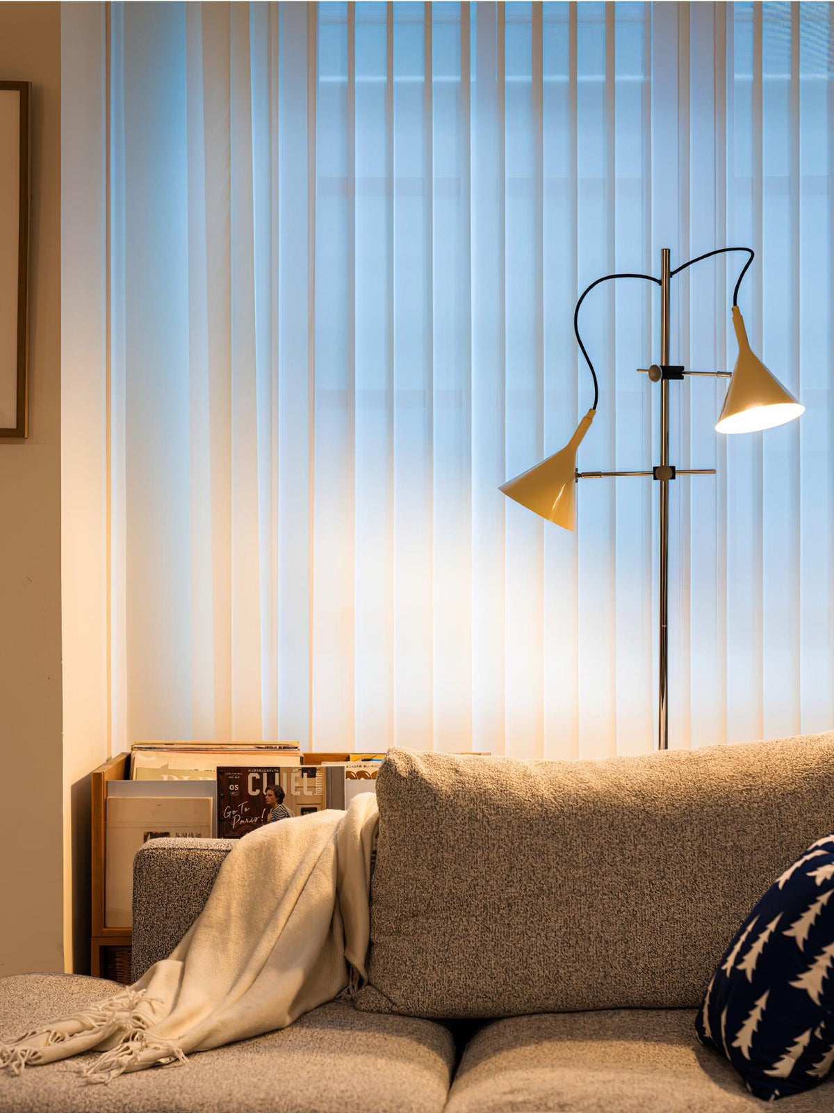 Elys moderne vloerlamp in chroom en beige