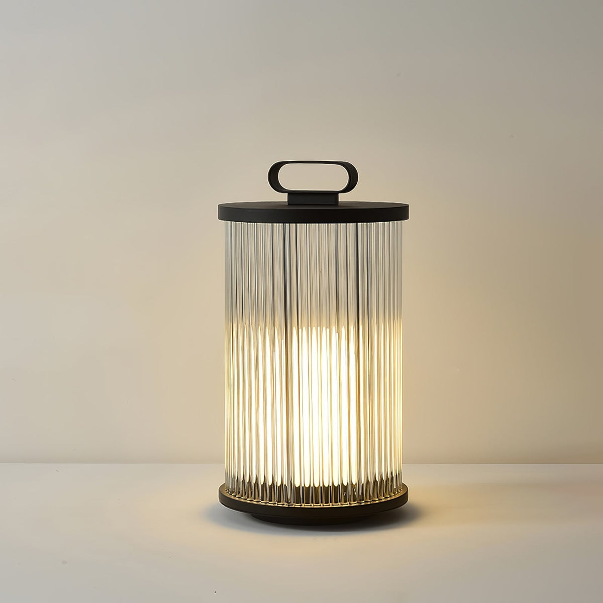 Niri vloerlamp van staal en acryl met minimalistisch ontwerp