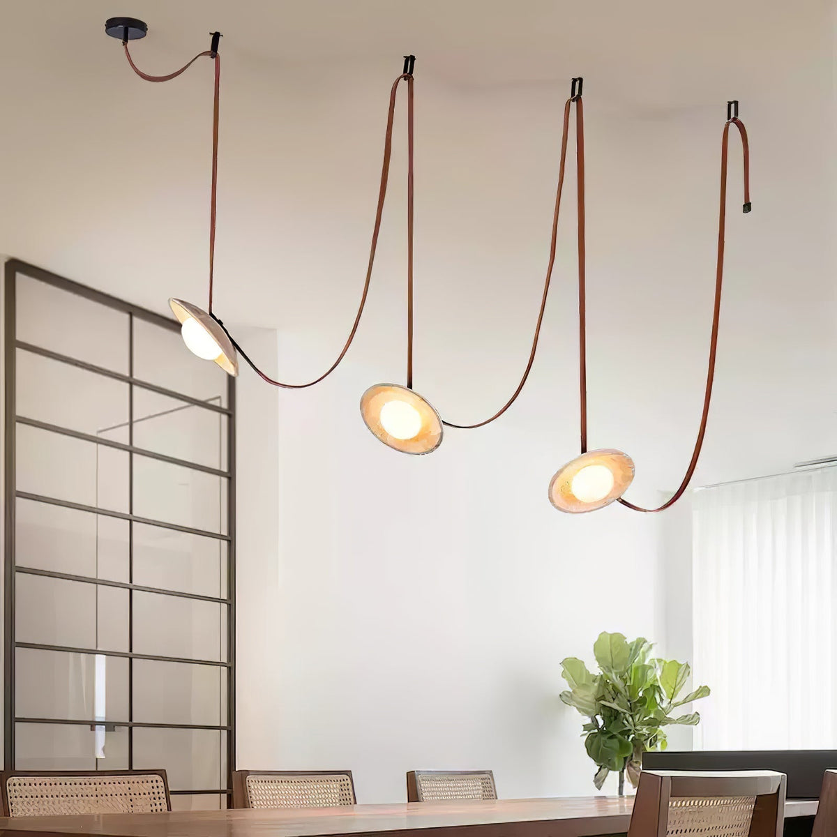 Ulsoryra hanglamp cluster van geel travertin en rood leer
