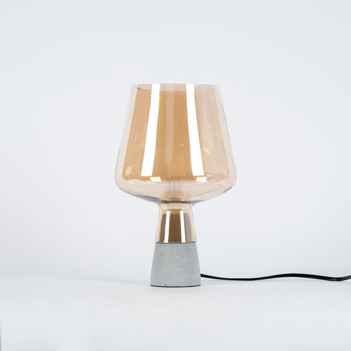 Elairella minimalistische tafellamp van cement