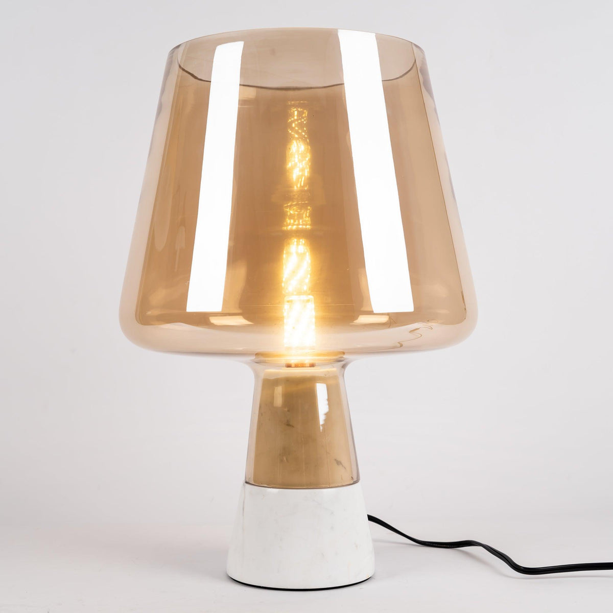 Elairella minimalistische tafellamp van cement