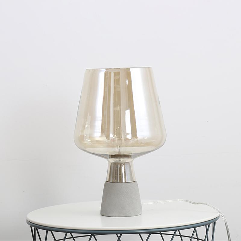 Elairella minimalistische tafellamp van cement