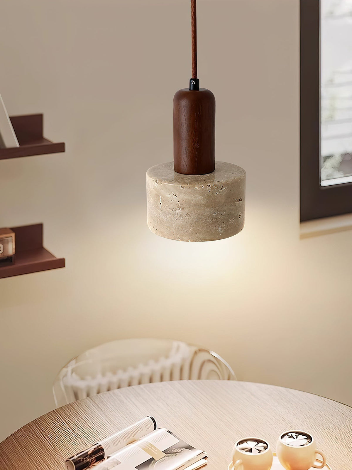 Jlynis hanglamp van geel travertin en walnoothout