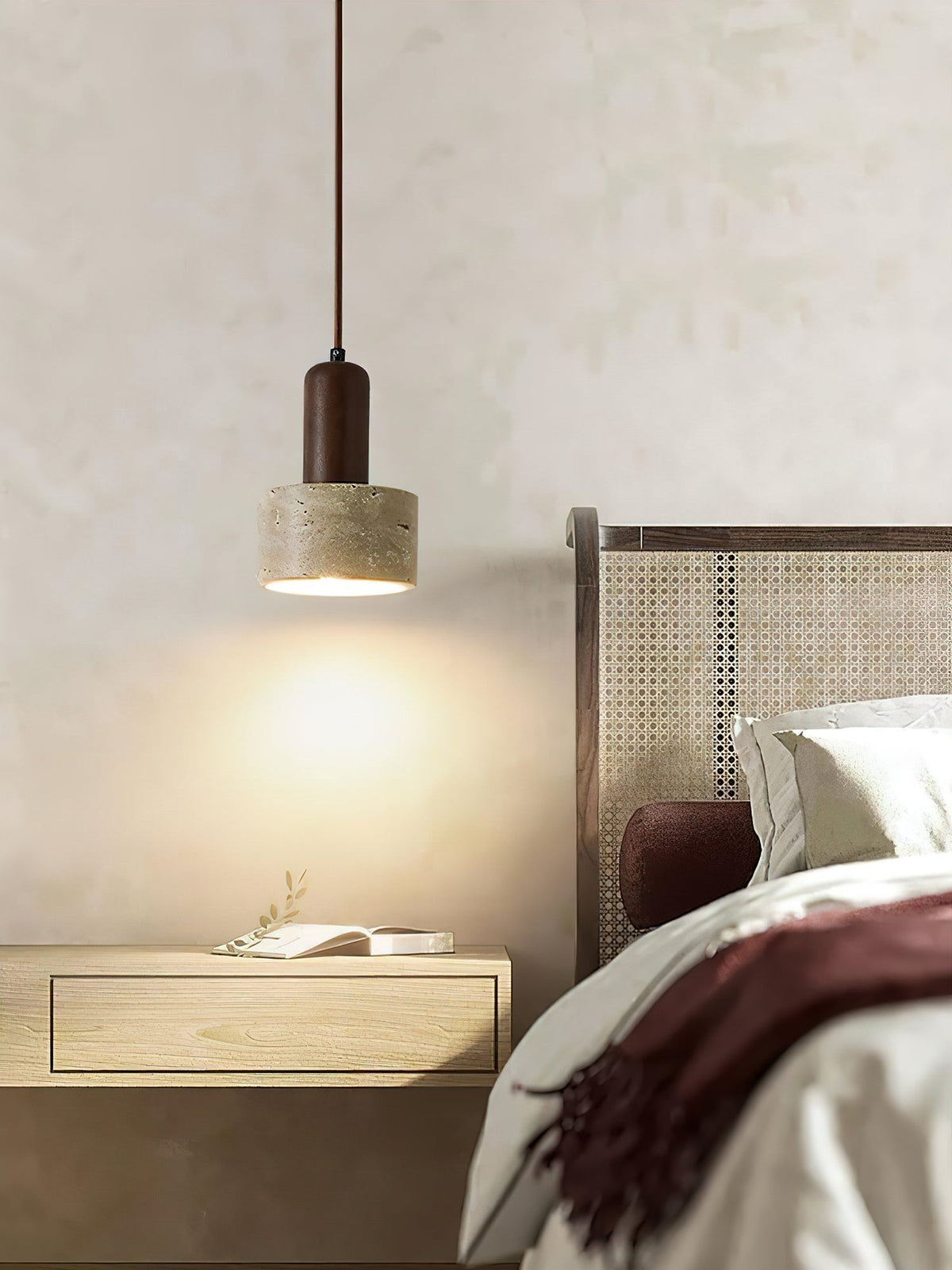 Jlynis hanglamp van geel travertin en walnoothout
