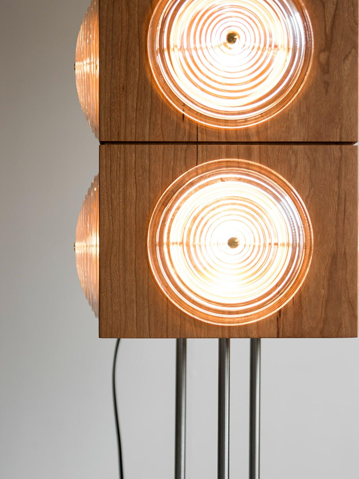 Avraearae modulaire vloerlamp van kersenhout