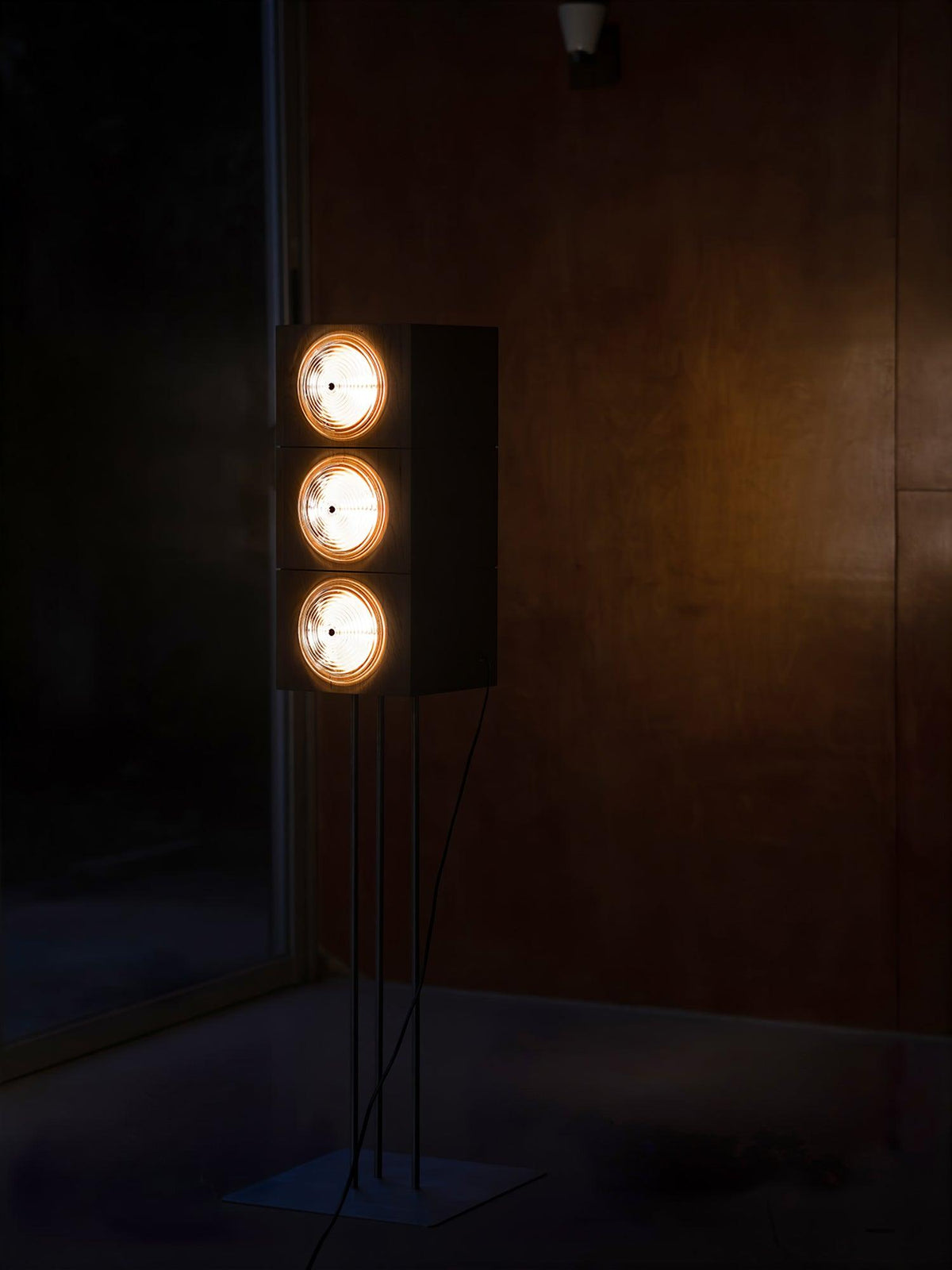 Avraearae modulaire vloerlamp van kersenhout
