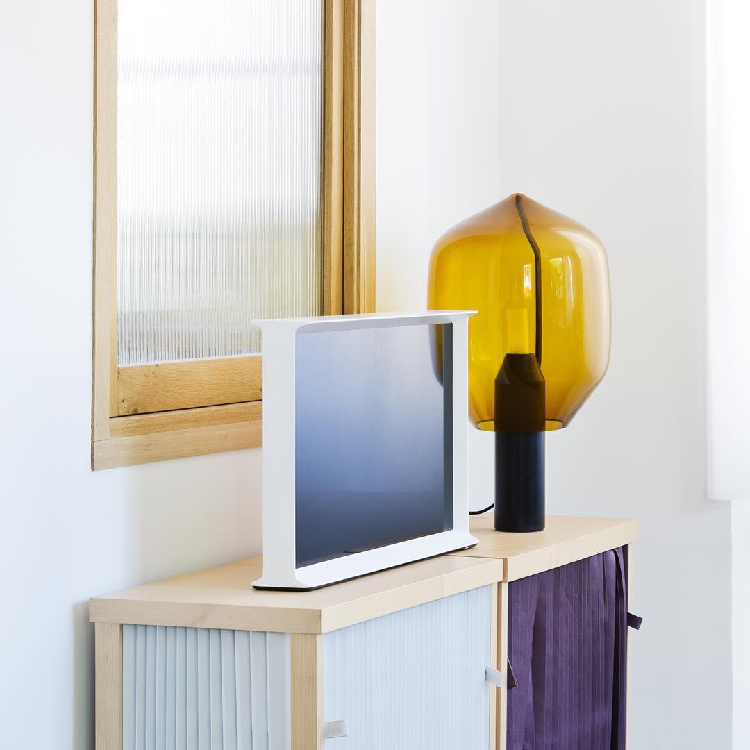 Vihls moderne tafellamp met marmeren motief