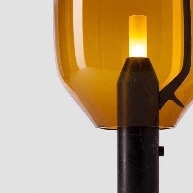 Vihls moderne tafellamp met marmeren motief