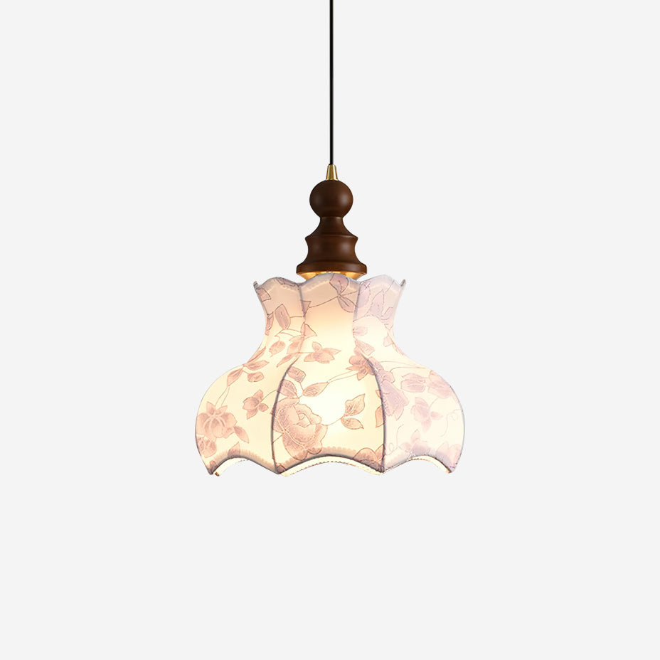 Vintage hanglamp met metaal en houten frame, elegante bloemenstof