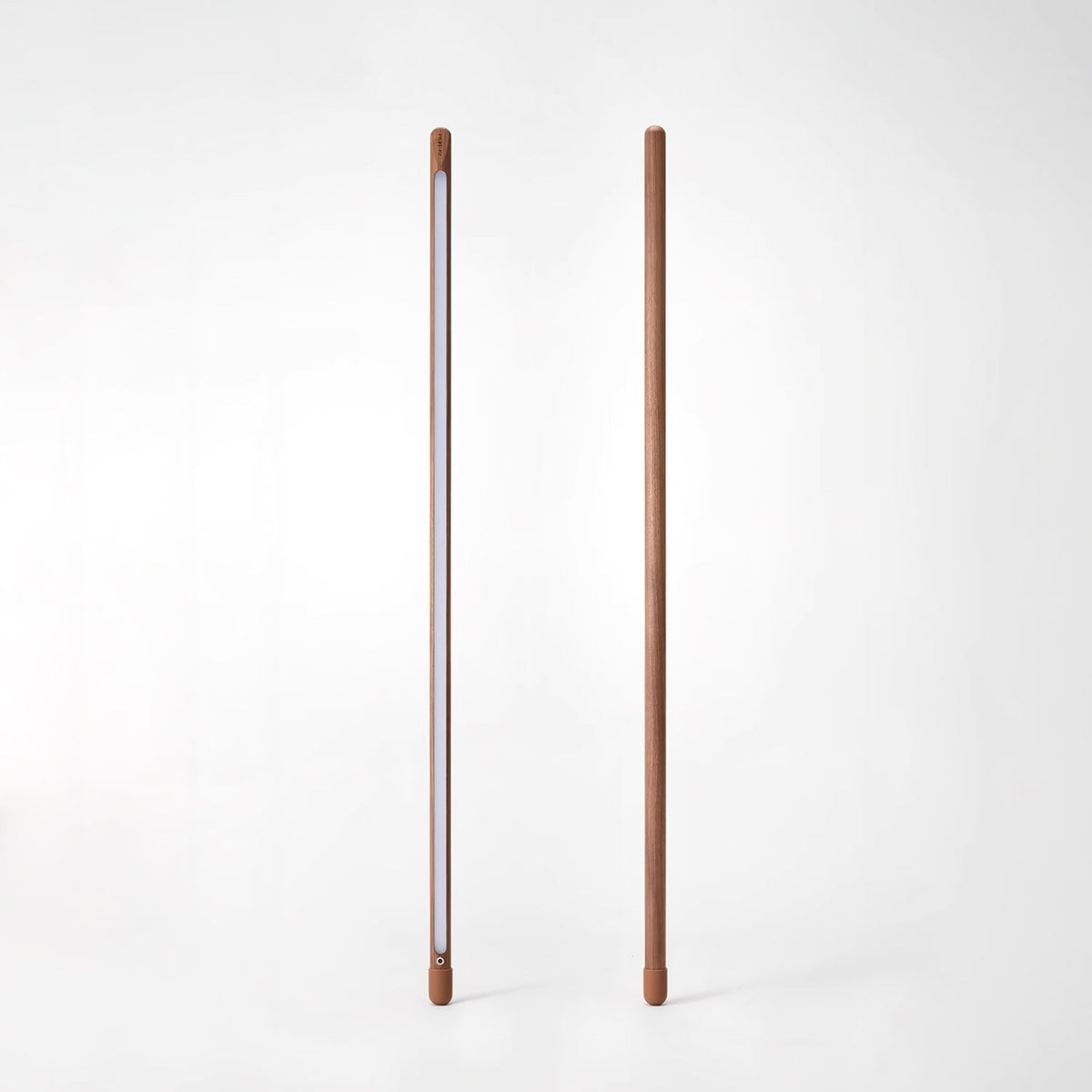 Echo Lineaire moderne vloerlamp van walnoothout