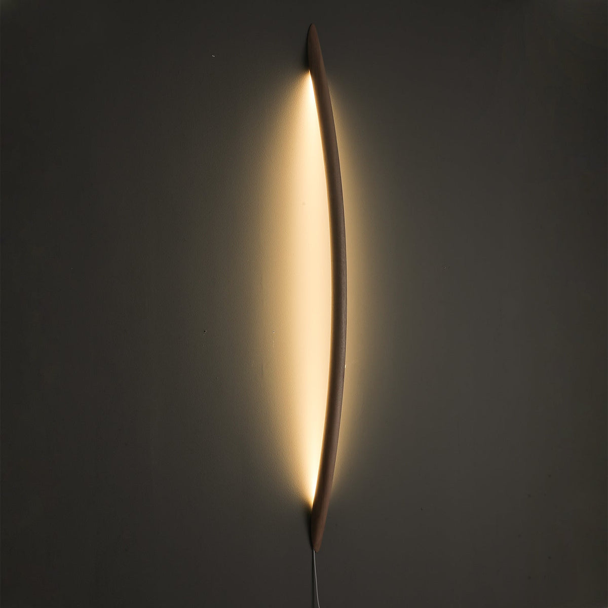 Evvinos Moderne minimalistische lineaire wandlamp van walnoot