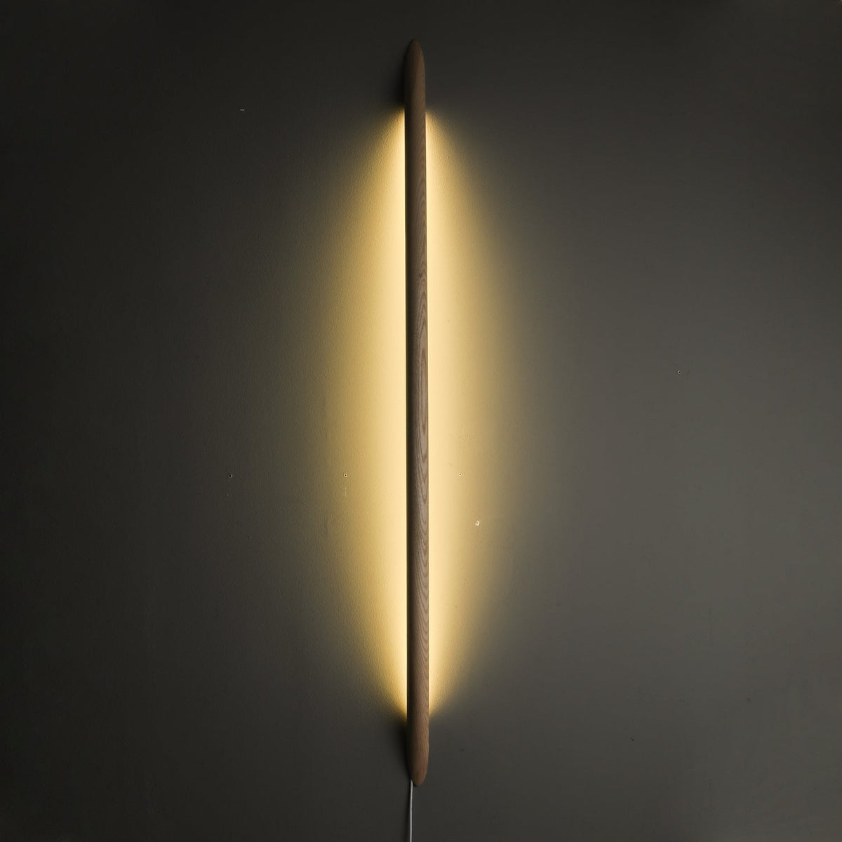 Evvinos Moderne minimalistische lineaire wandlamp van walnoot