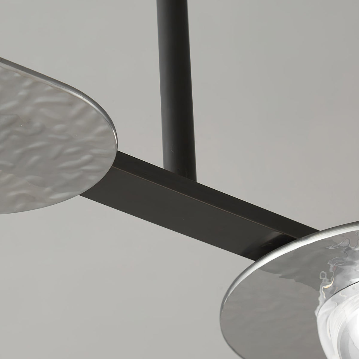 Liorerelle hanglamp met lineair glas in minimalistische stijl