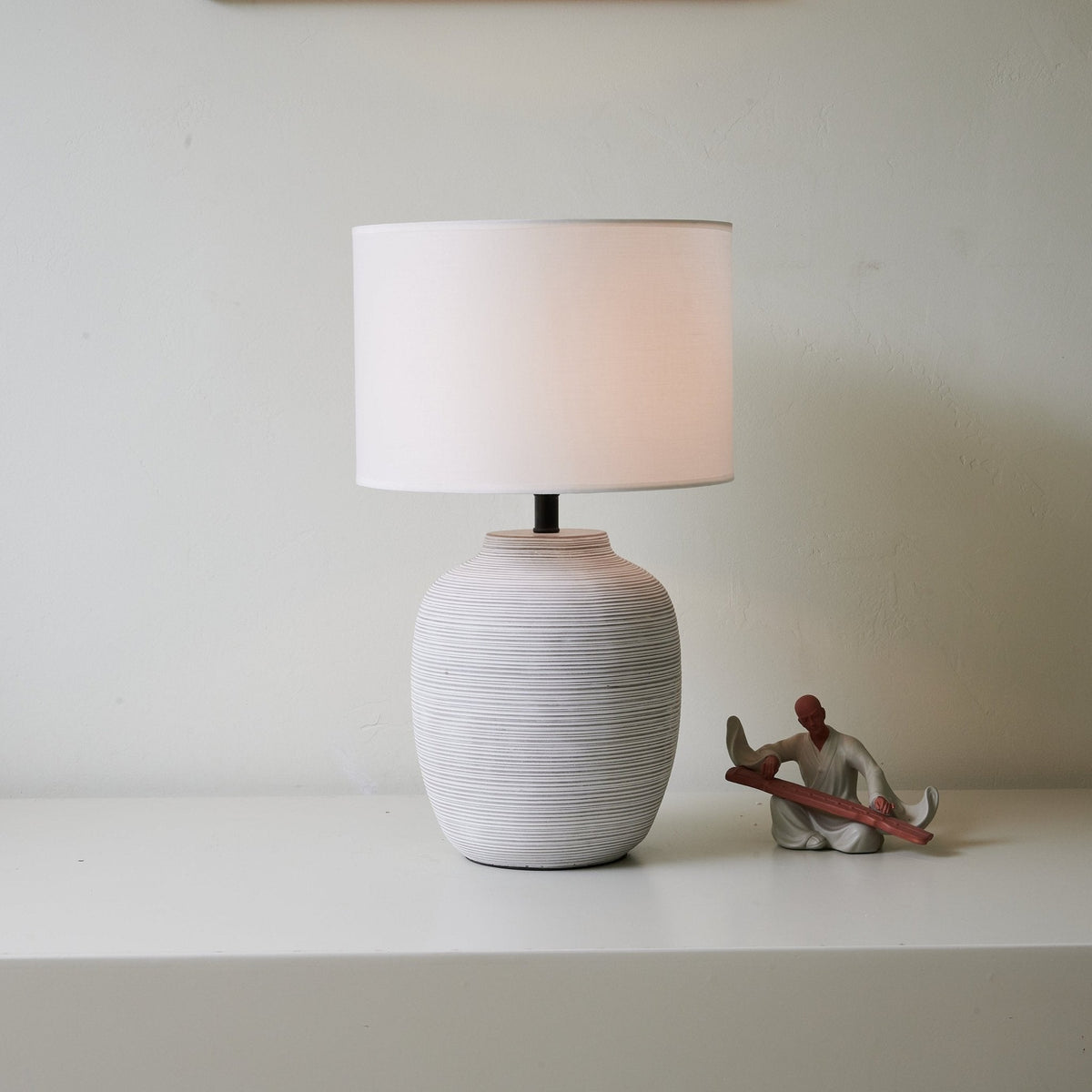 Edward Minimalistische tafellamp van keramiek
