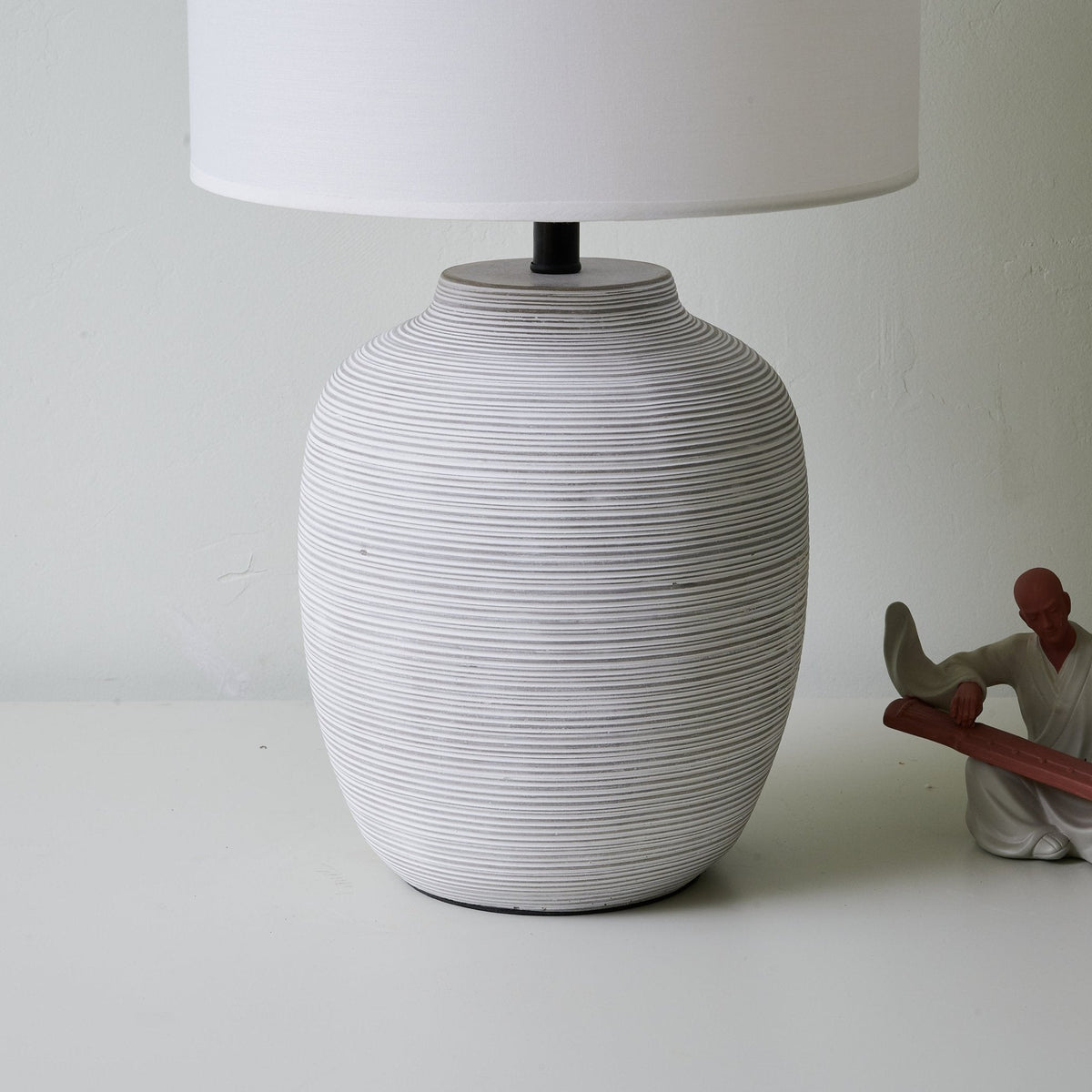 Edward Minimalistische tafellamp van keramiek
