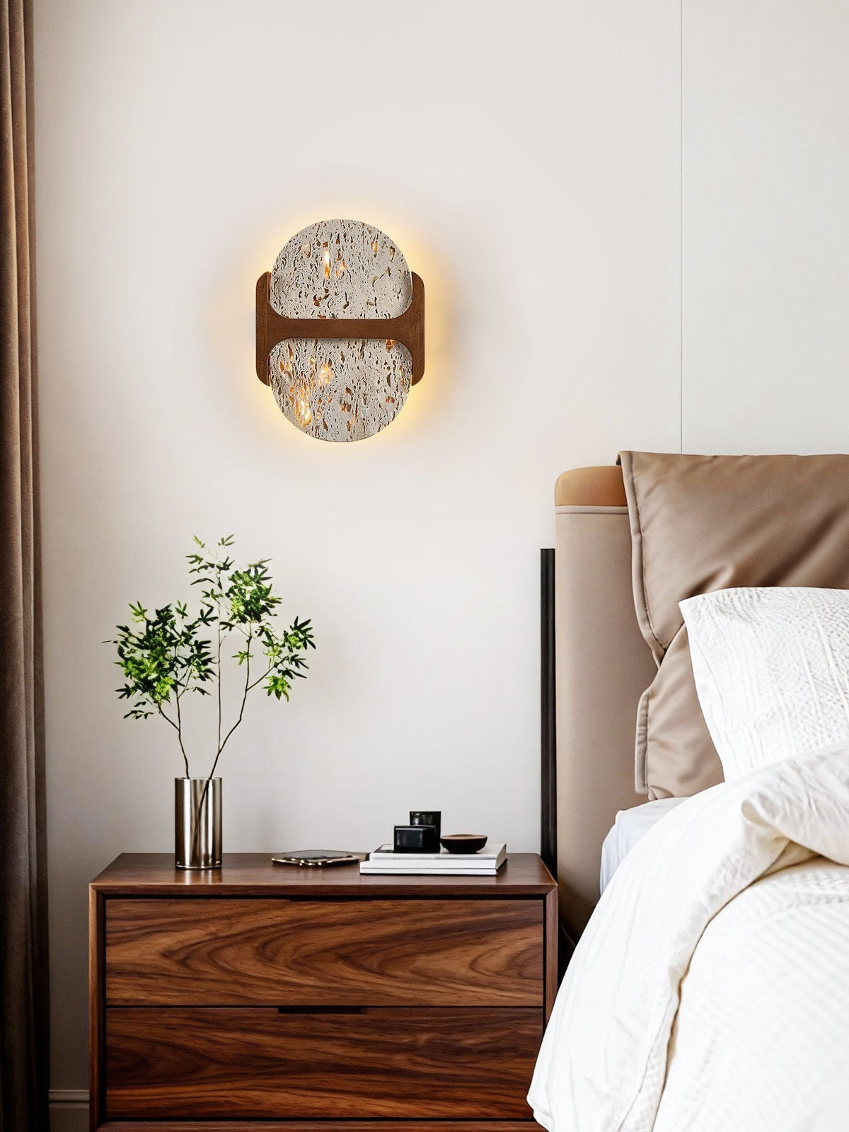 Seriaya wandlamp met geel travertin en walnoot