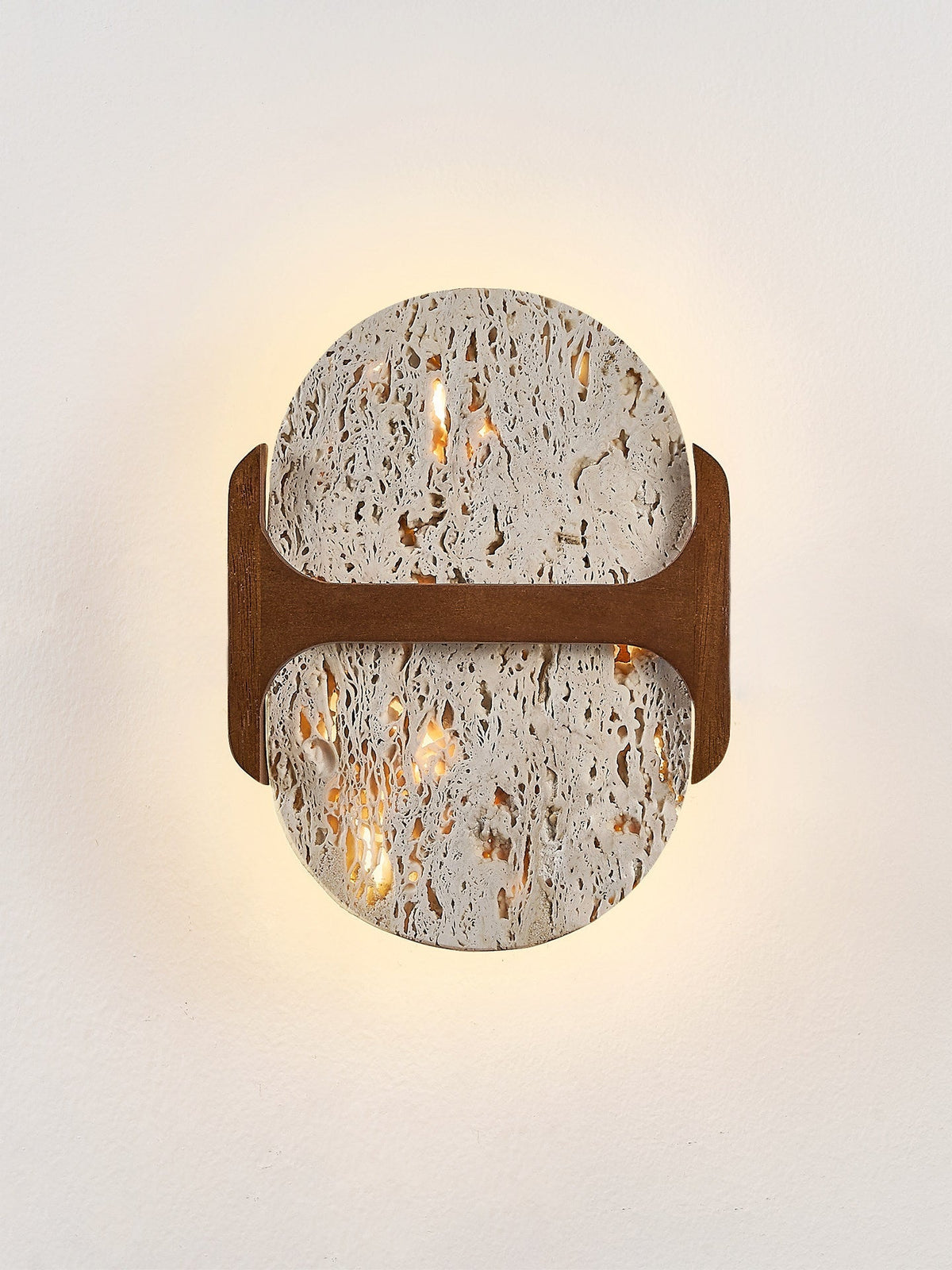 Seriaya wandlamp met geel travertin en walnoot