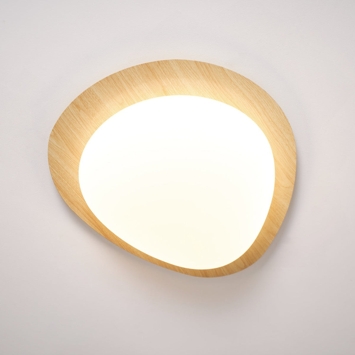 Sylenia plafondlamp kiezelvormige walnoot acryl LED