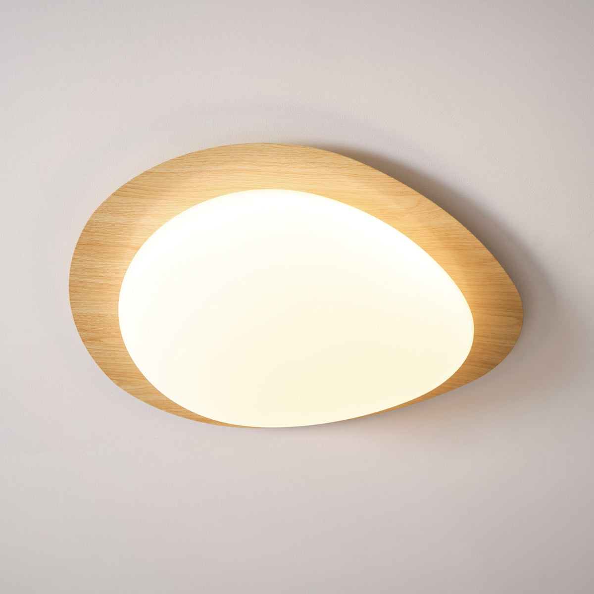Sylenia plafondlamp kiezelvormige walnoot acryl LED