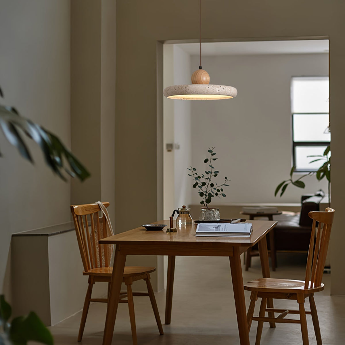 Opalyn minimalistische hanglamp van geel travertin en hout