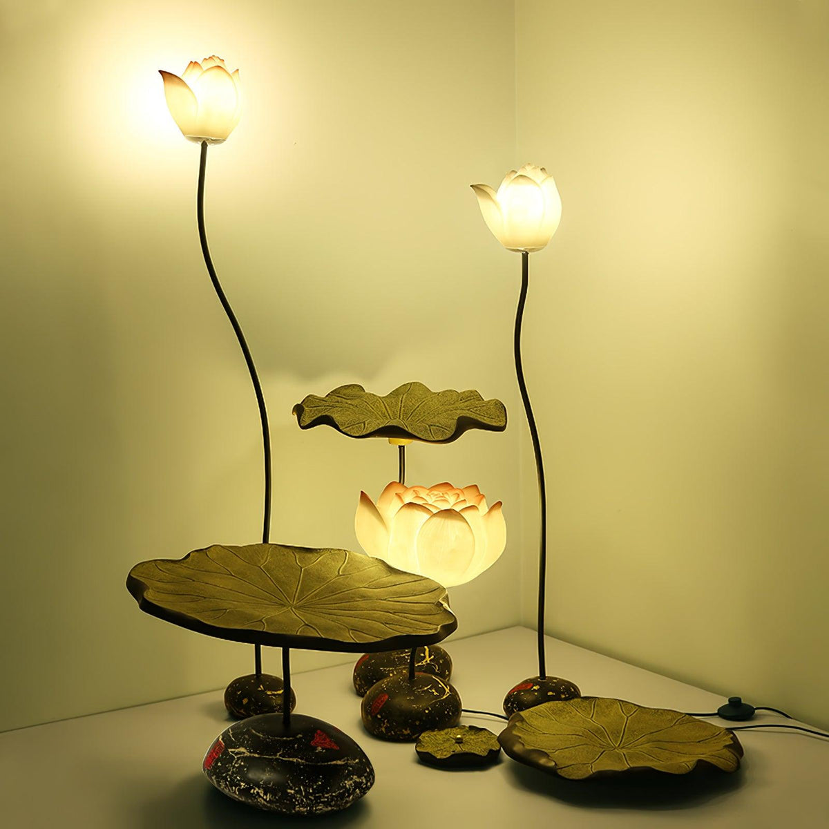 Arixen elegante vloerlamp met lotusbloemmotief