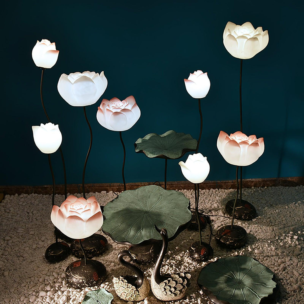 Arixen elegante vloerlamp met lotusbloemmotief