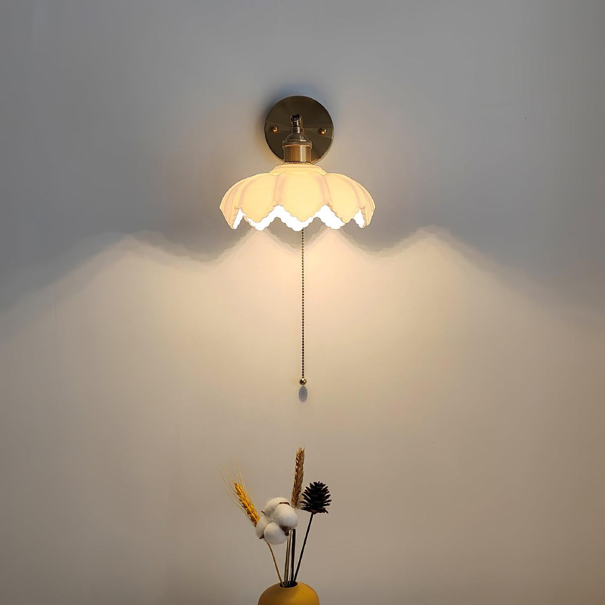 Lotus draaibare glazen wandlamp in Noordse kunststijl