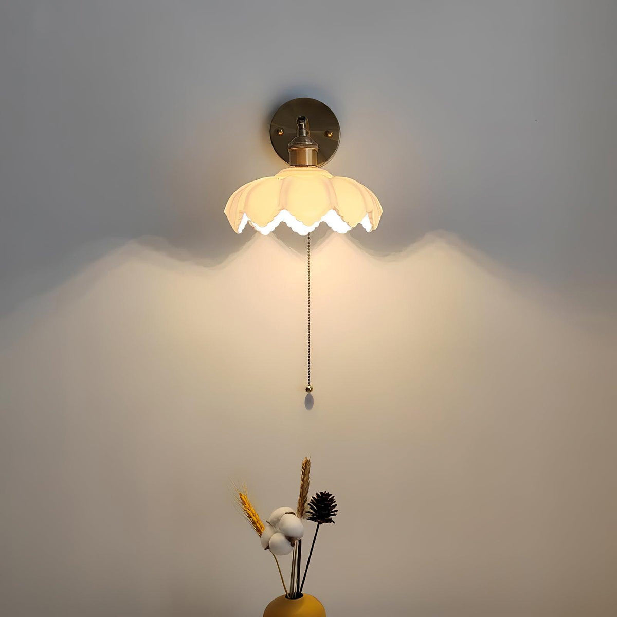 Lotus draaibare glazen wandlamp in Noordse kunststijl