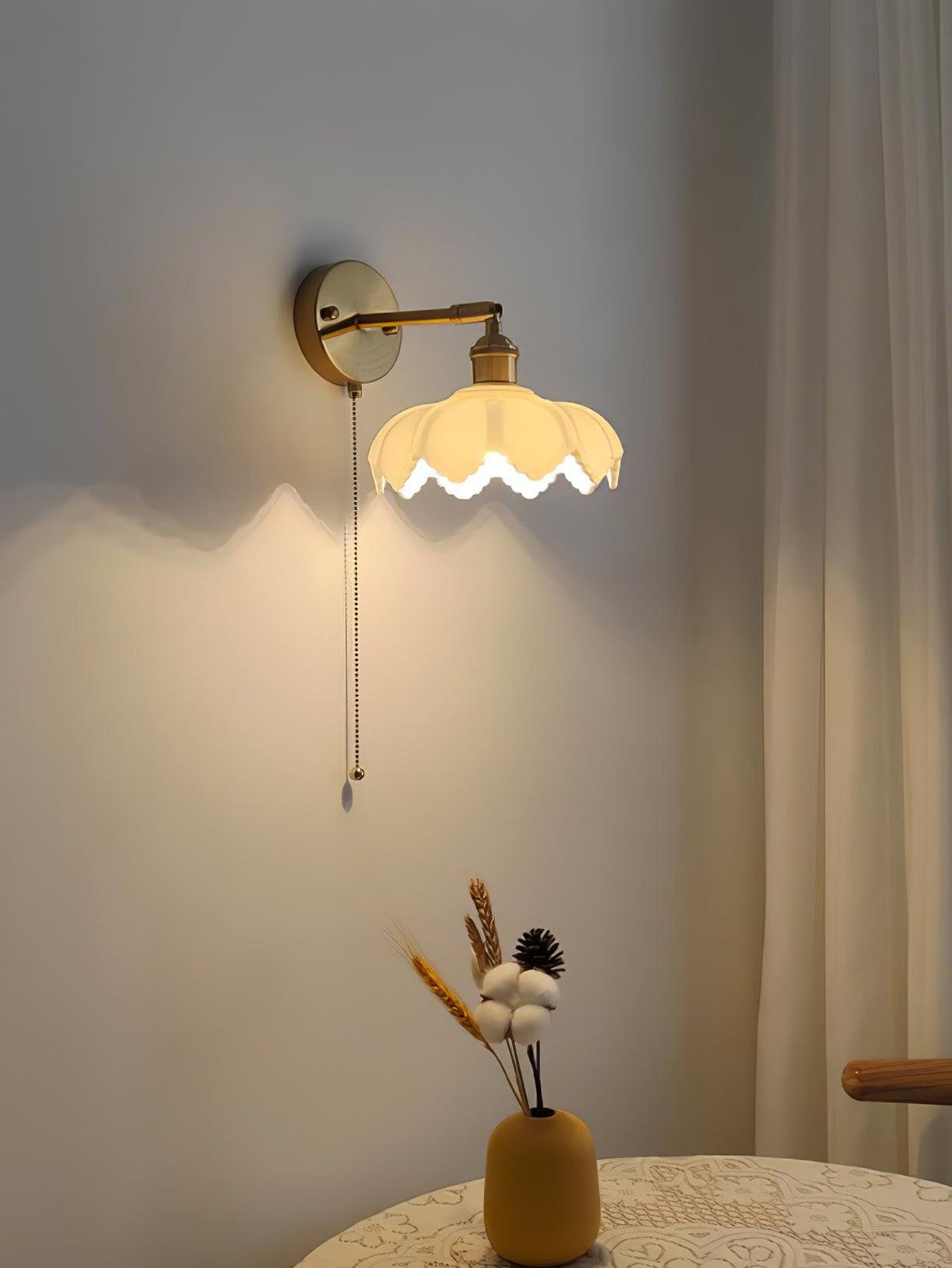 Lotus draaibare glazen wandlamp in Noordse kunststijl