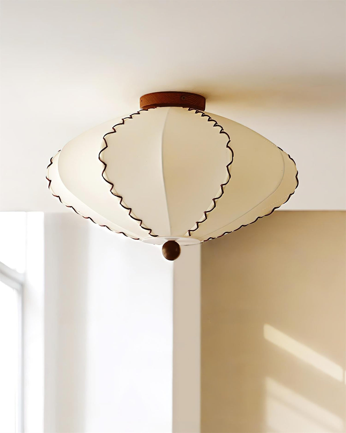 Colette plafondlamp van walnoothout en beige stof