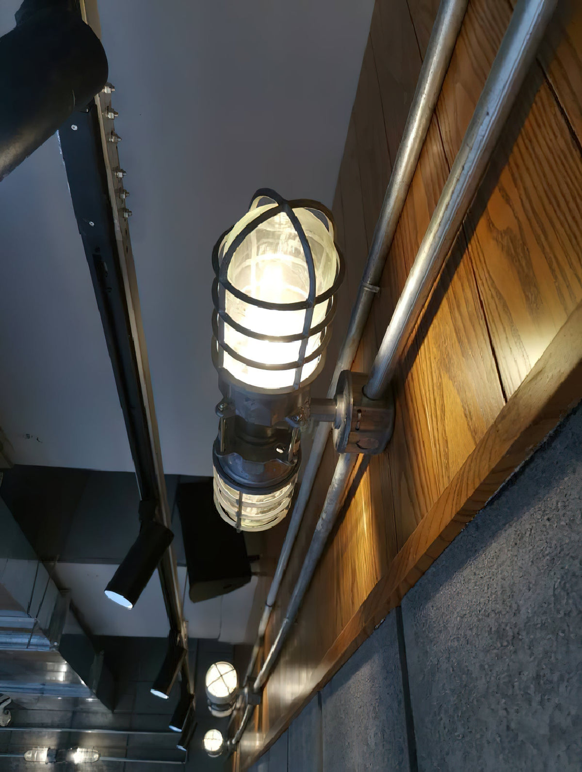Ozorel wandlamp