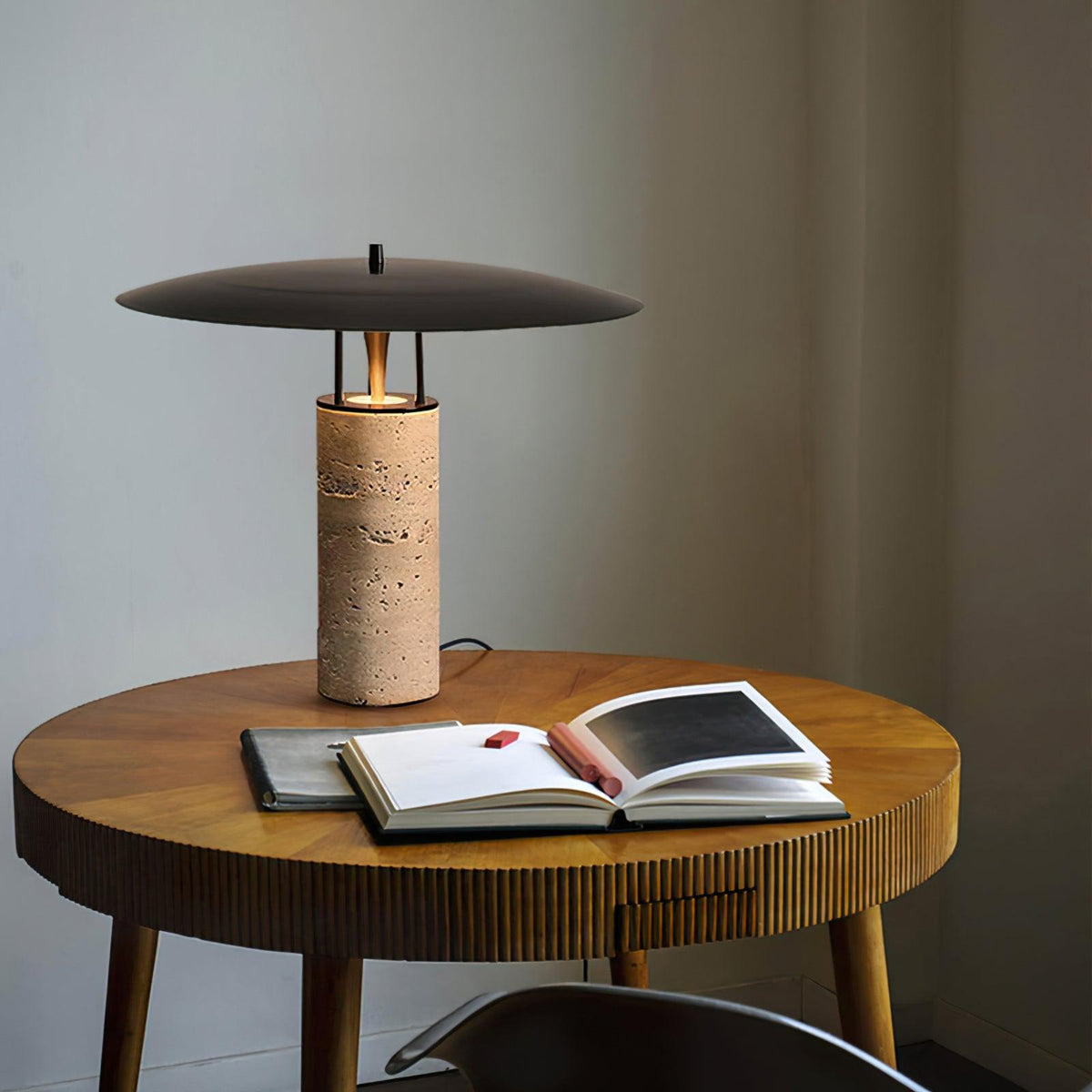 Eara Disc-Pillar travertin tafellamp