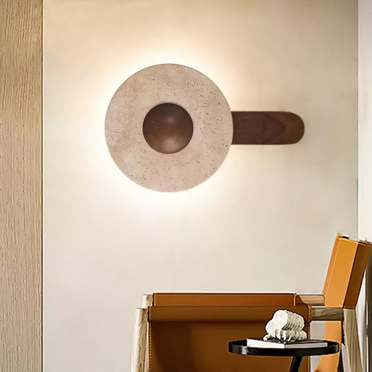 Nymarora ronde wandlamp van geel travertin