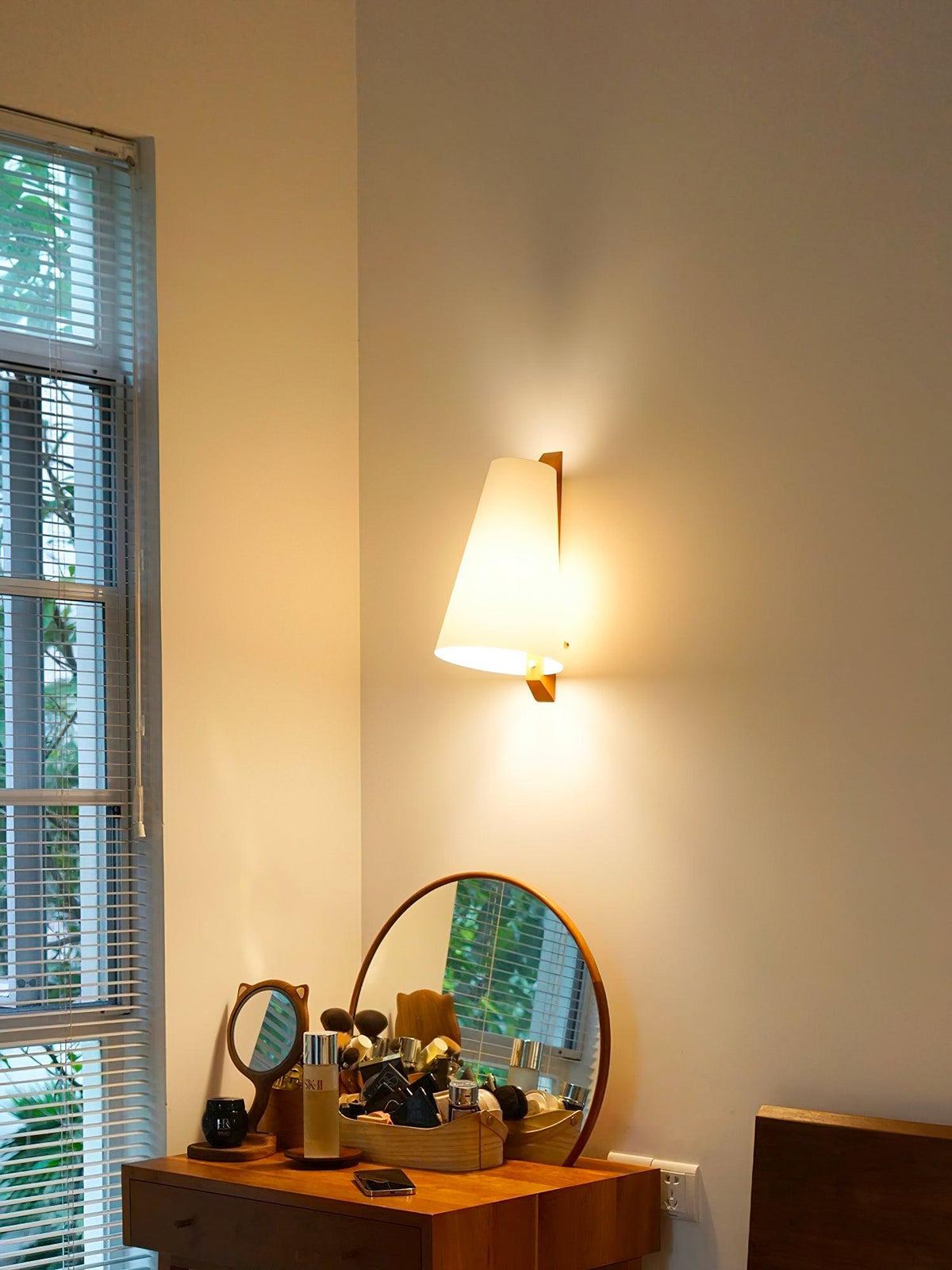 Miriam Moderne minimalistische wandlamp van kunststof