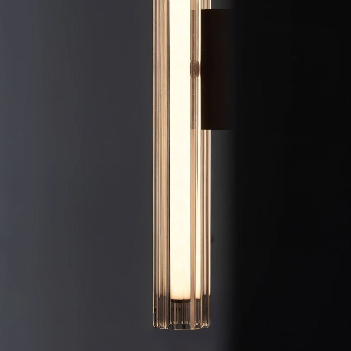 Corv wandlamp met glas in moderne stijl