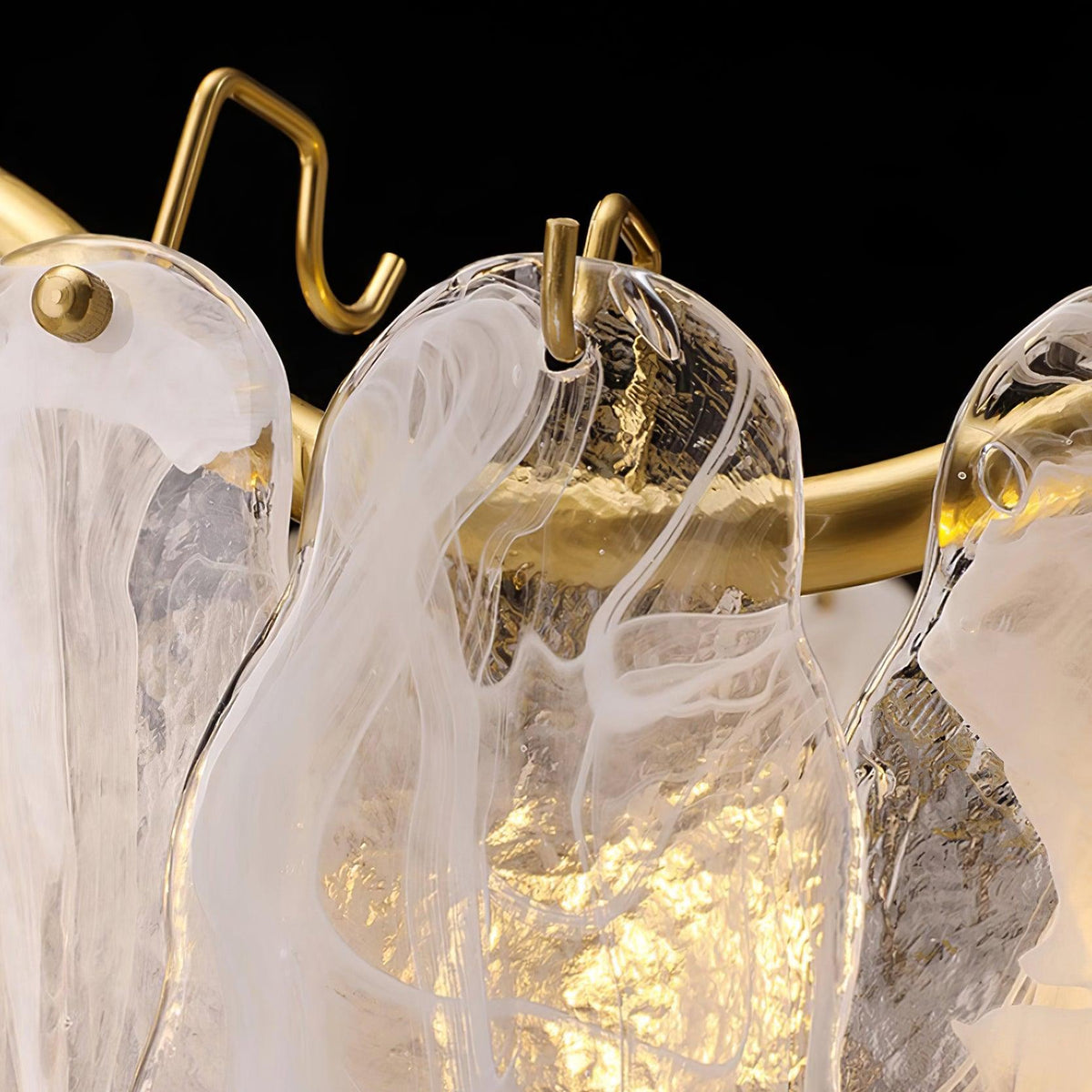 Veliselle Kroonluchter met Wolk Glaspanelen