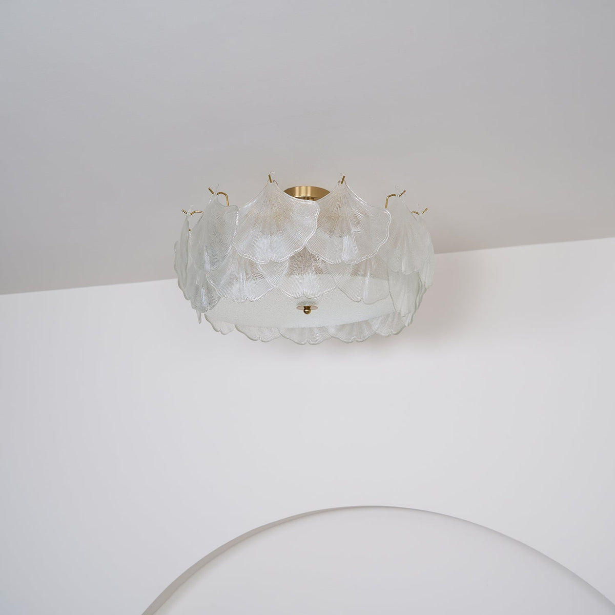 Quineth plafondlamp met cluster van maple-bladeren in glas