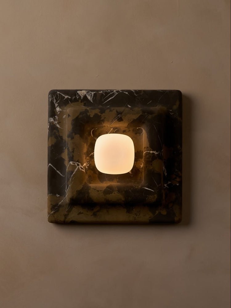 Ziv wandlamp met vierkante lagen van heatherhout en marmer
