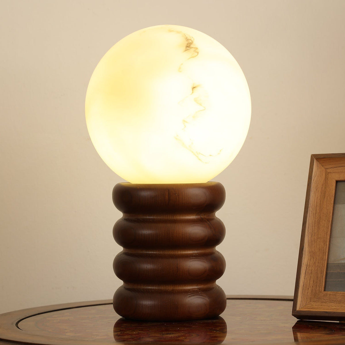 Novar Houten eigentijdse tafellamp in Contemporaine Stijl
