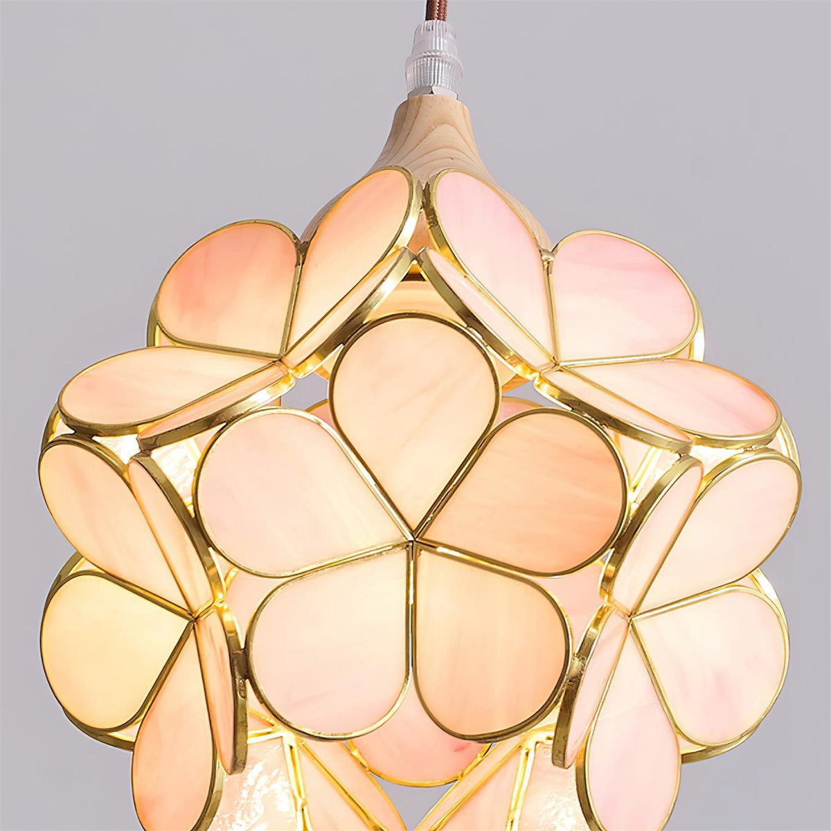 Velina hanglamp met roze bloemblaadjes