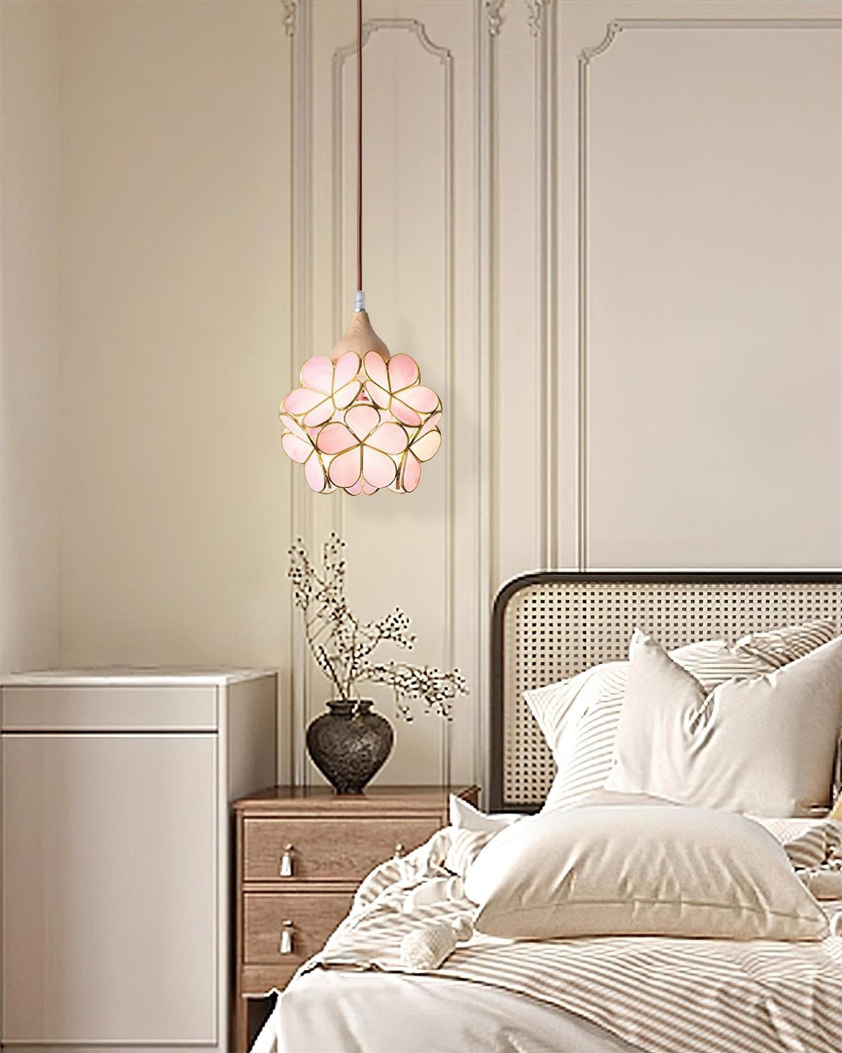 Velina hanglamp met roze bloemblaadjes