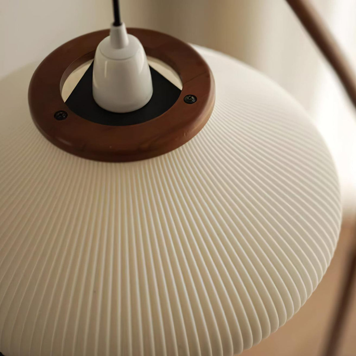 Ervenil Mid Century vloerlamp van glas van en Esenhout