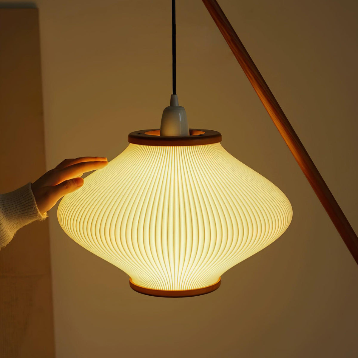 Ervenil Mid Century vloerlamp van glas van en Esenhout