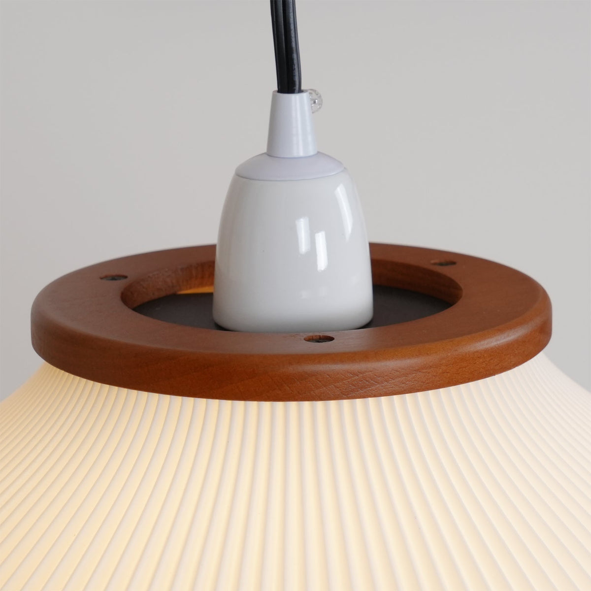 Ervenil Mid Century vloerlamp van glas van en Esenhout