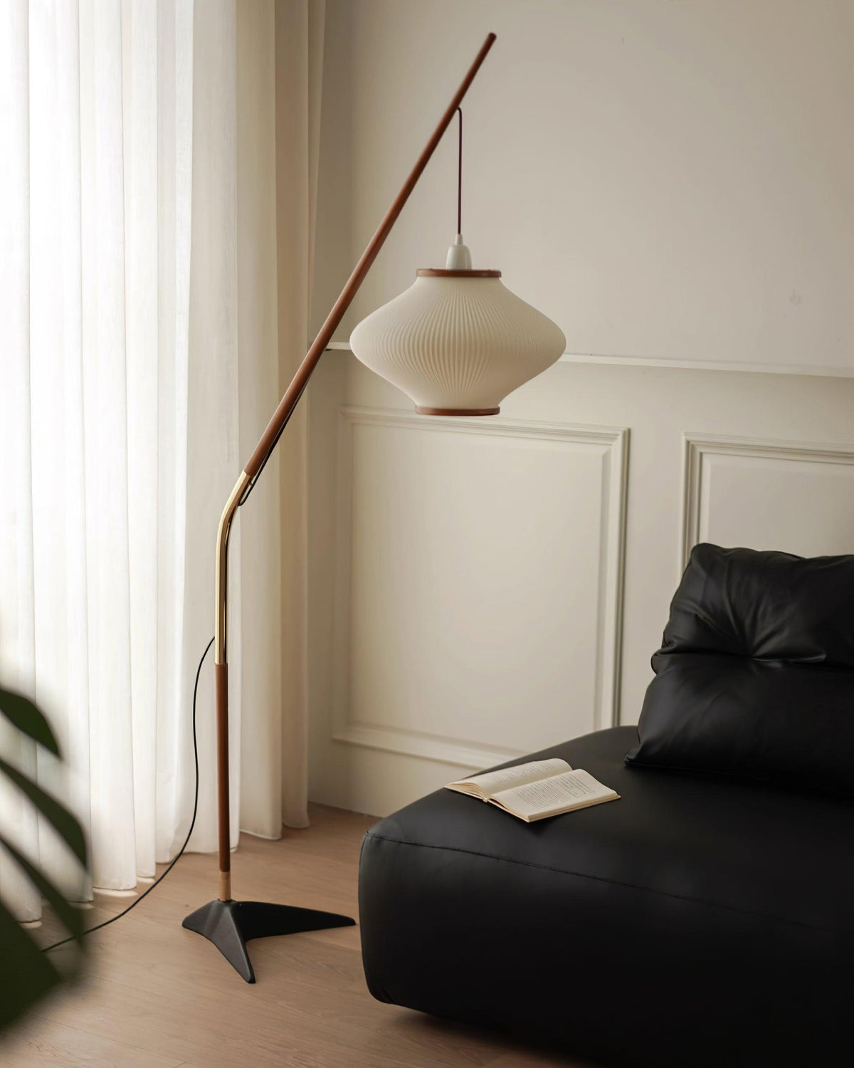 Ervenil Mid Century vloerlamp van glas van en Esenhout