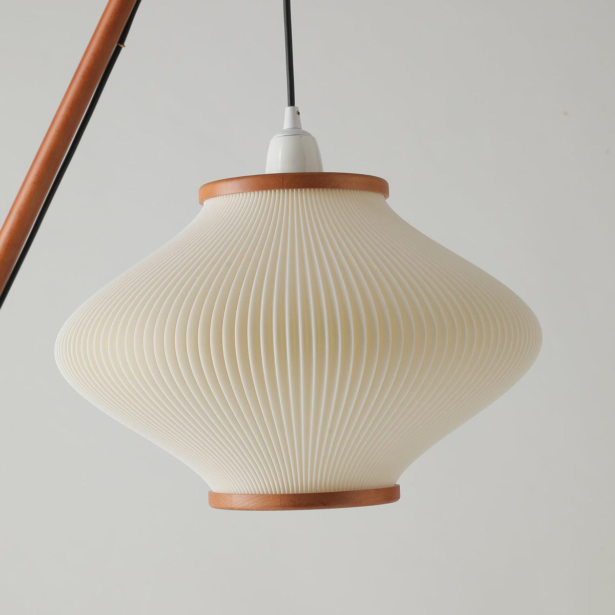 Ervenil Mid Century vloerlamp van glas van en Esenhout