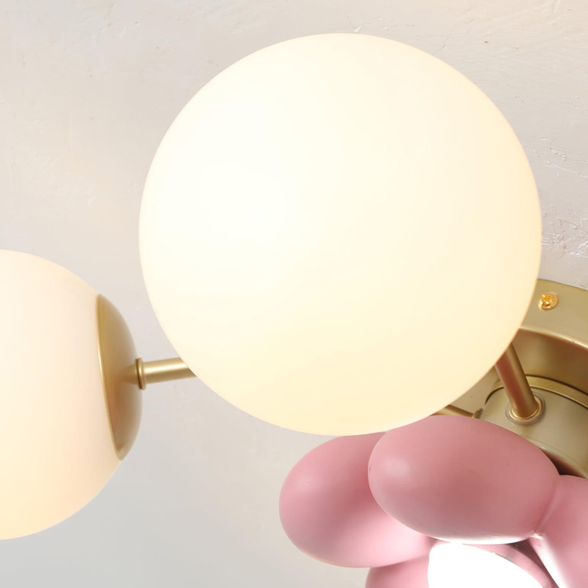 Nirox plafondlamp met Roze Bloemblaadjes