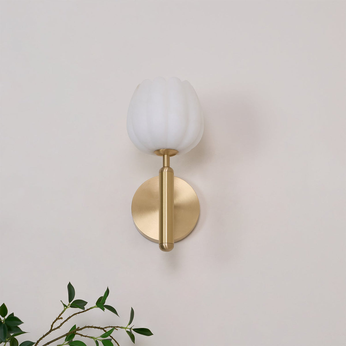 Nivarina Floral albasten wandlamp van messing
