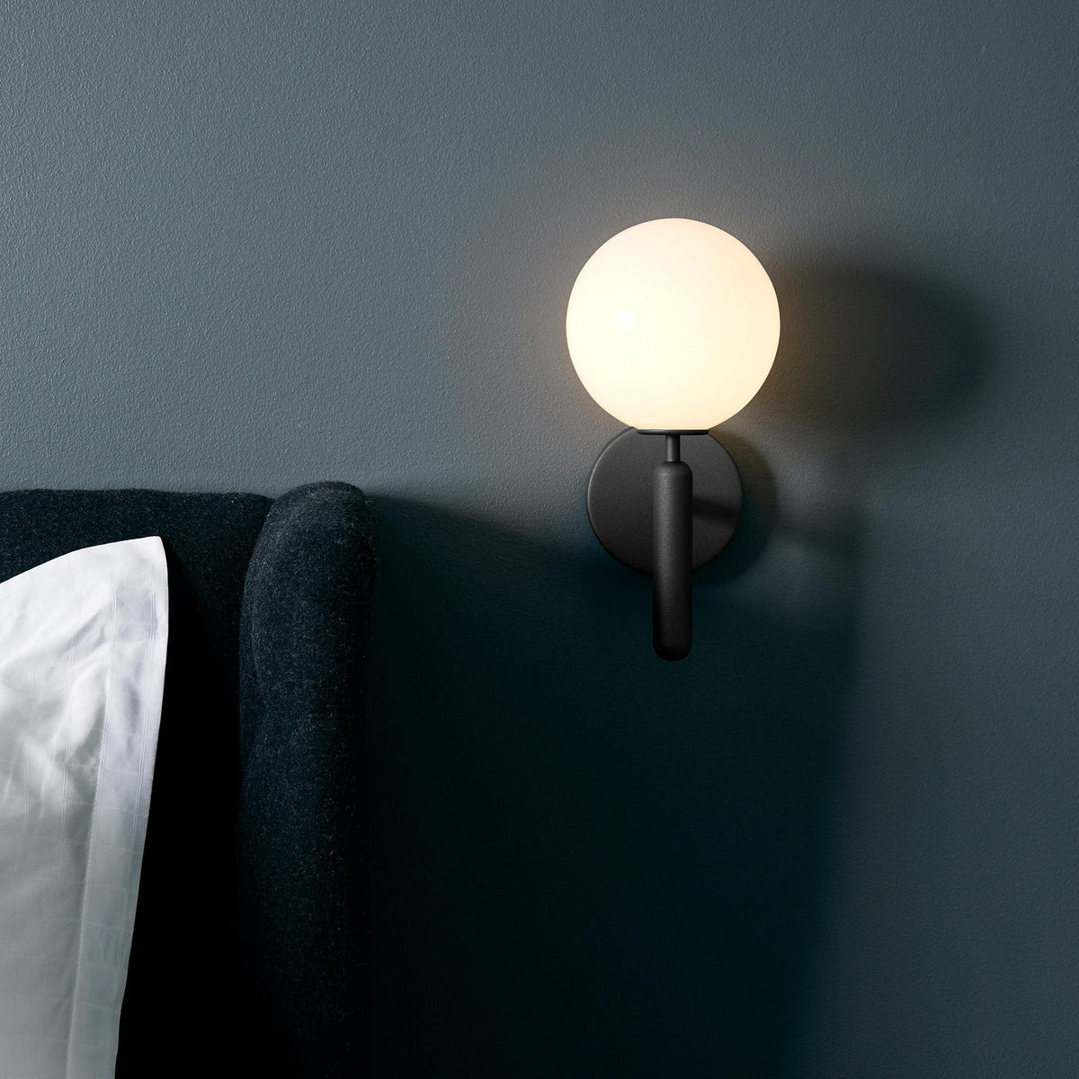 Ilirila Moderne minimalistische wandlamp van messing met glas