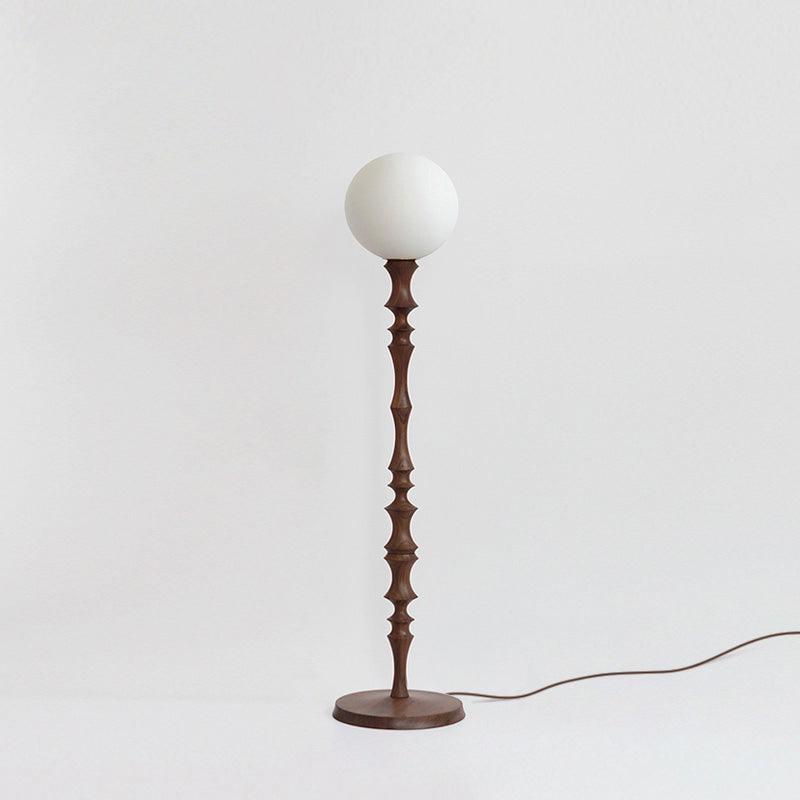 Vilten elegante vloerlamp van walnoot